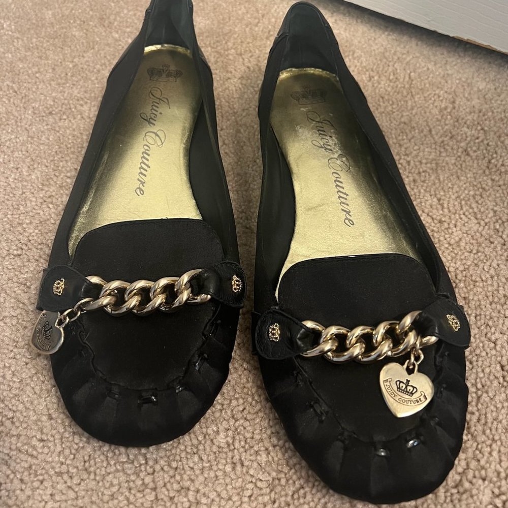 Juicy Couture Size 8.5M Black Chain Flats